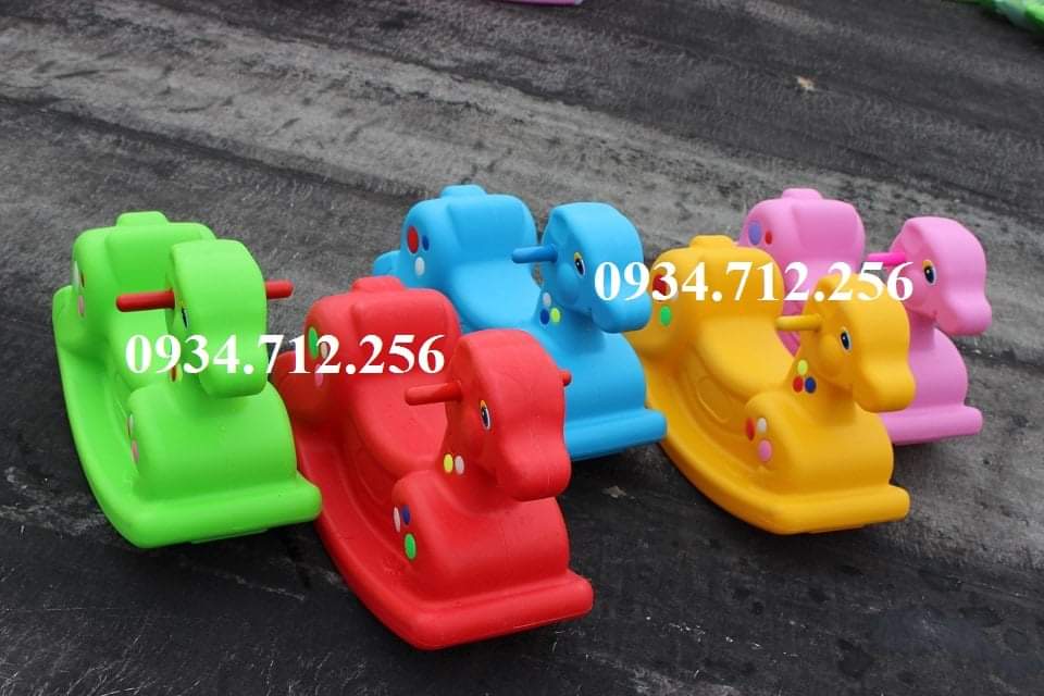 bap benh ghe 2 mau 2 Bập bênh nhựa cho bé
