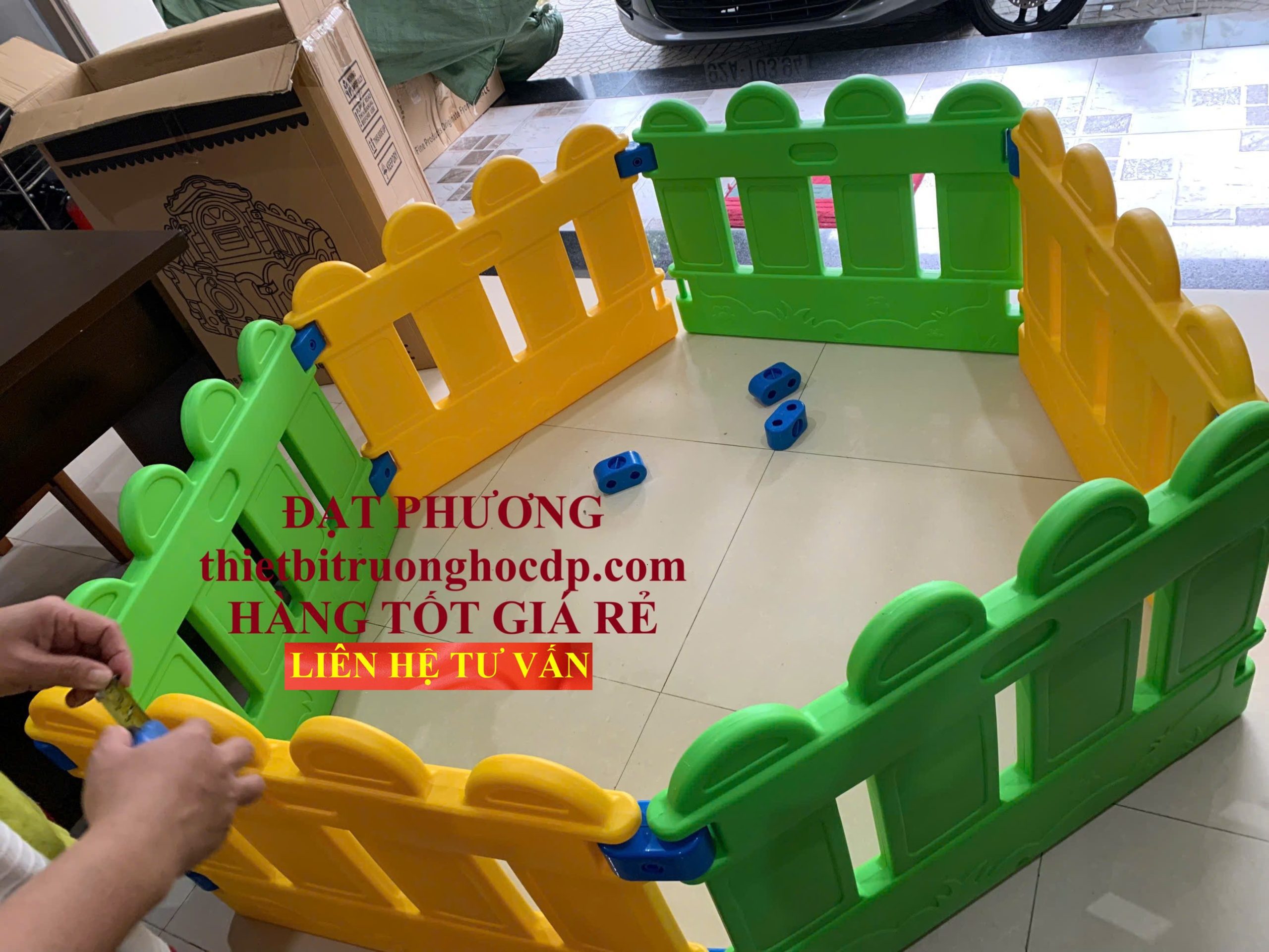 nha-bong-6-mieng-quay-bong-nhua-dung-trong-nha_do-choi-mam-non-choi-van-dong-an-toan_phat-trien-tri-tue_san-choi-an-toan_truong-mam-non_tu-thuc_gia-re (3)