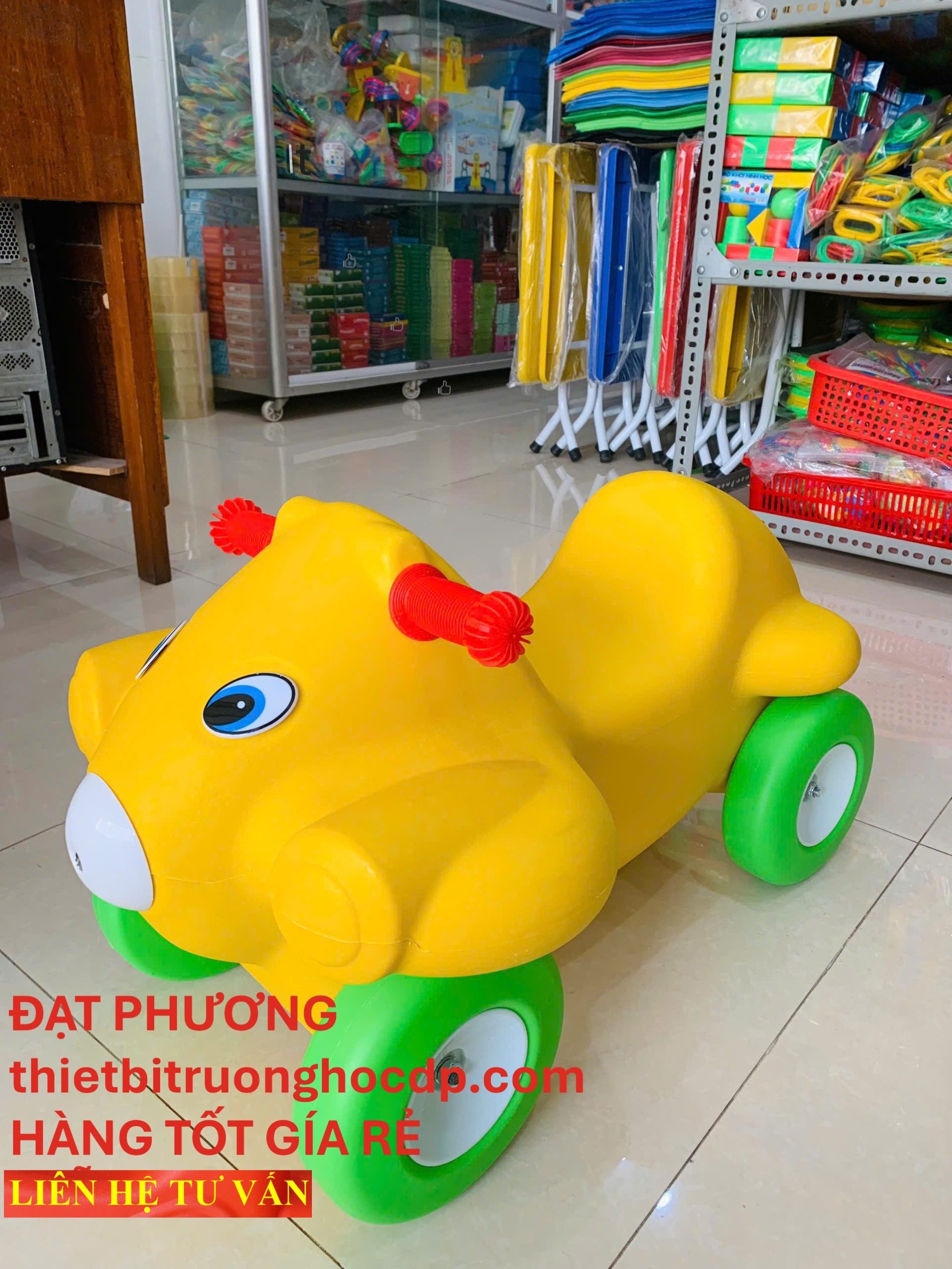 xe-choi-chan-cho-be-ngoai-troi-do-choi-van-dong-an-toan-sach-se-choi-phat-trien-tri-tue_choi-giao-duc-nhua-nhap-khau-chinh-hang_san-choi-an-toan-truong-mam-non_tu-thuc_mau-giao