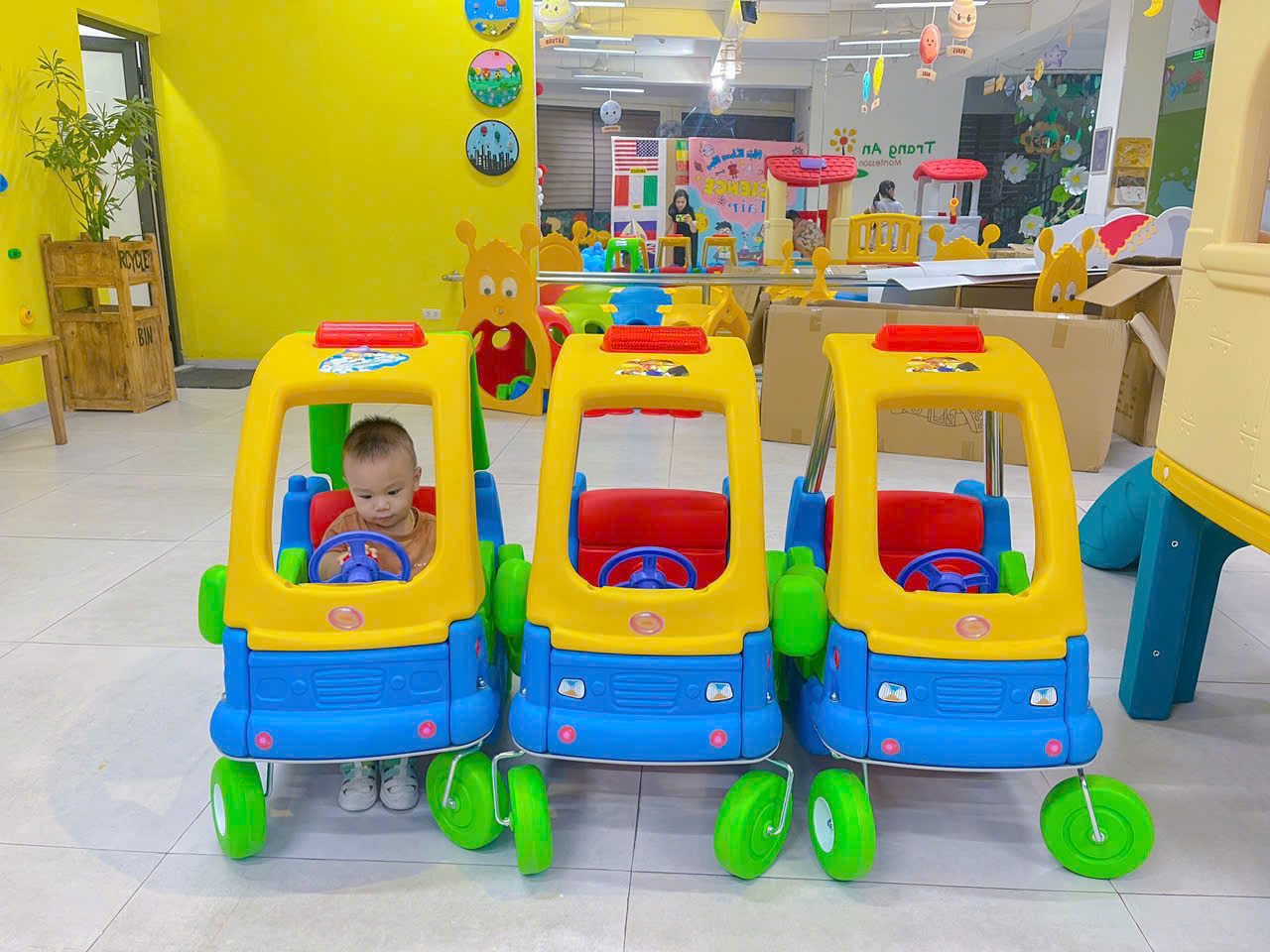 xe-choi-o-to-giup-be-phat-trien-toan-dien-the-chat_do-choi-mam-non-mau-giao-tu-thuc
